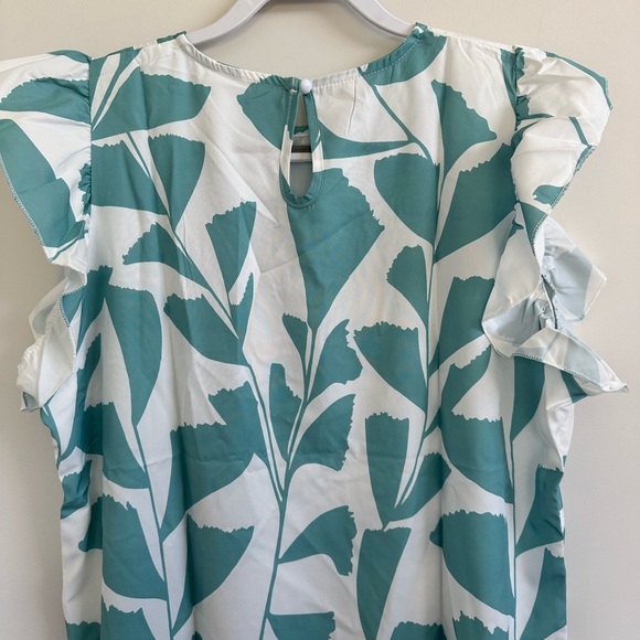 Green and White Leaf Print Dress - Picture 3 of 9